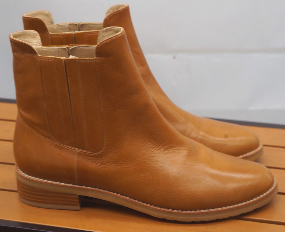 Stuart Weitzman Basilico Chelsea Boots Camel Leather Ankle Booties Size 9M